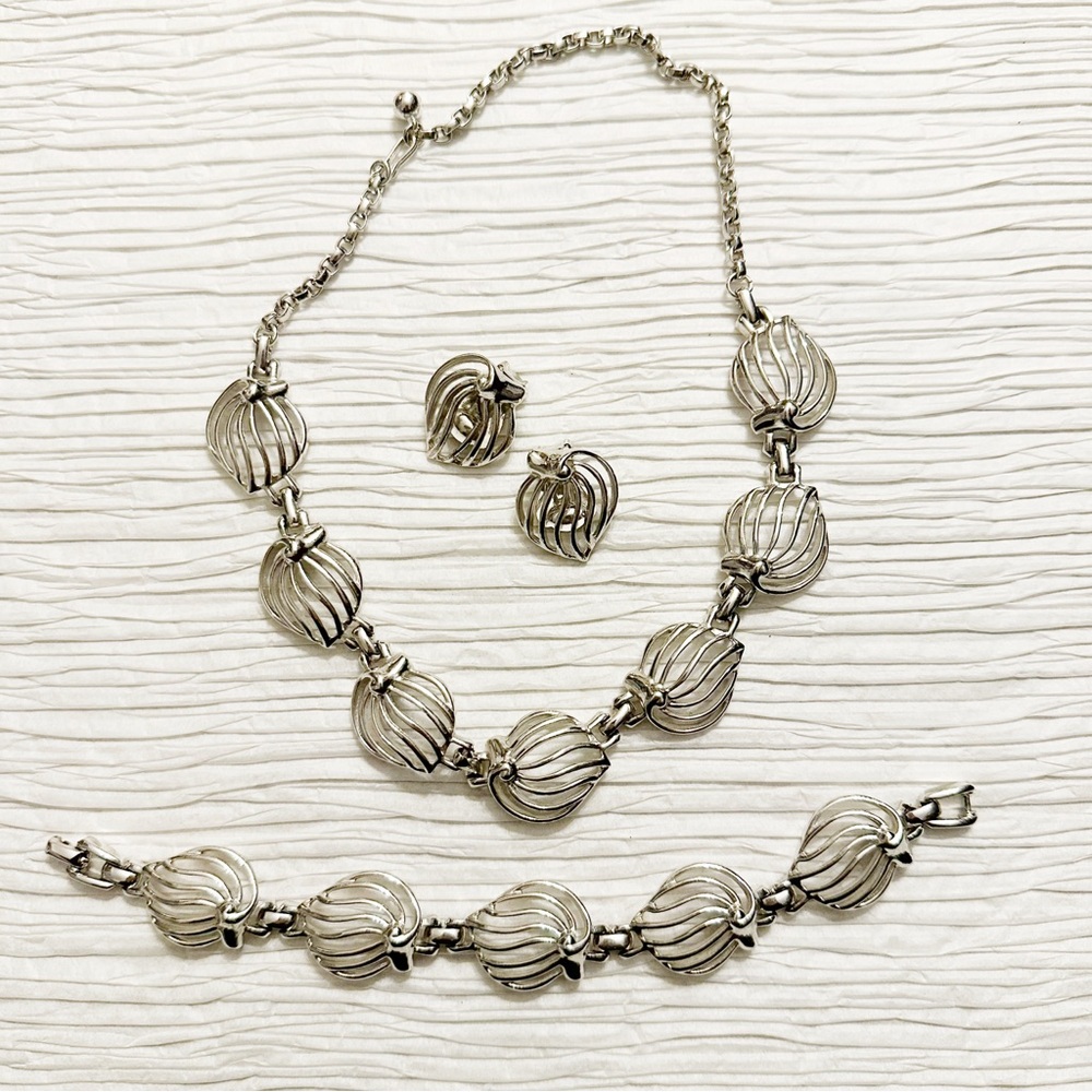 Silver Tone Necklace Bracelet and Clip On Earrings Set